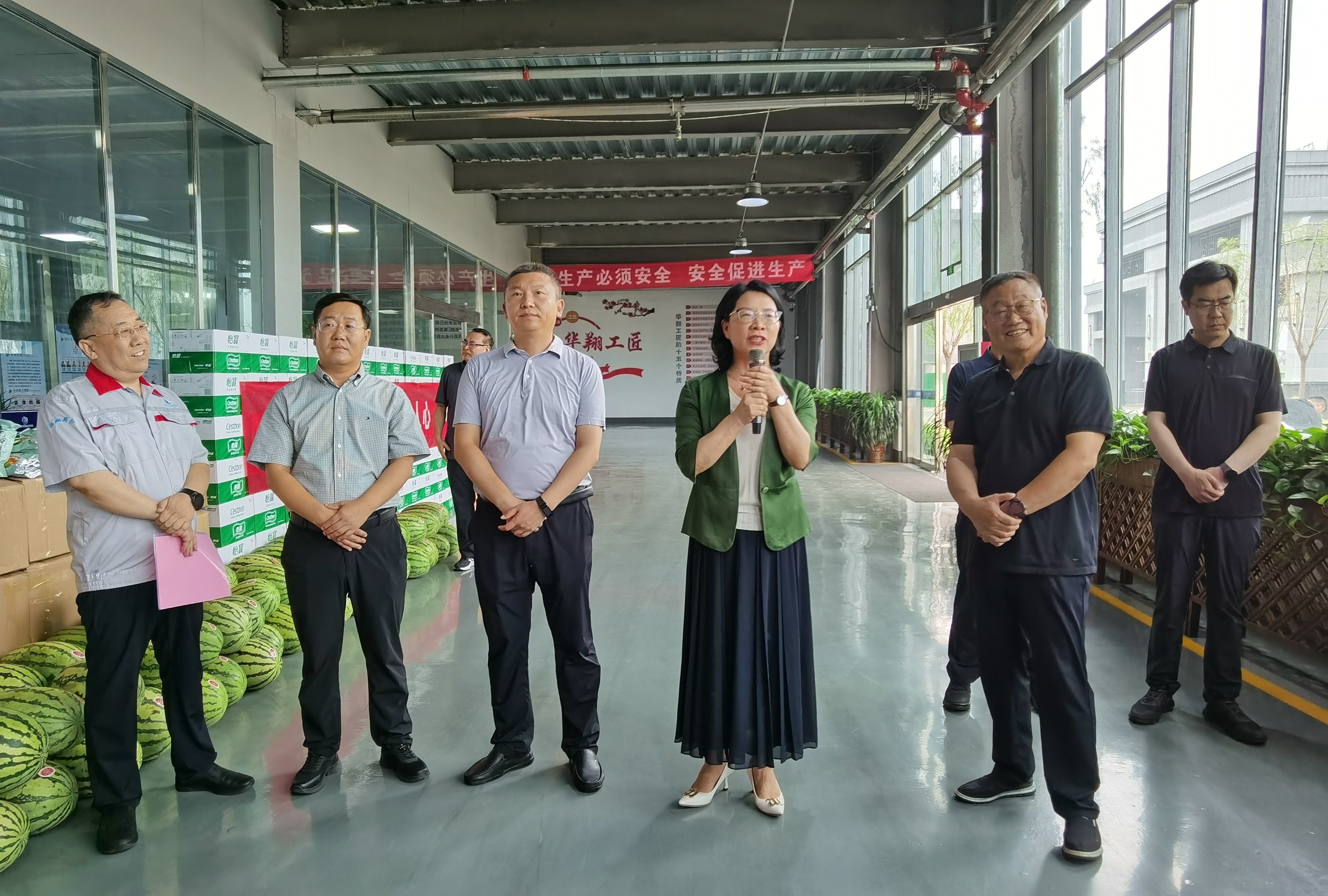 清涼慰問(wèn)暖人心、凝心聚力鼓干勁